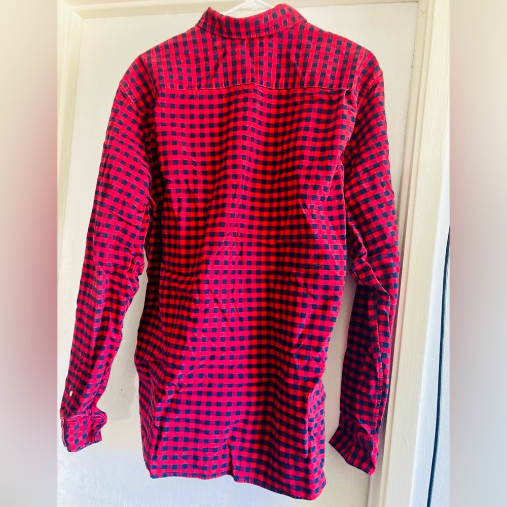 GAP Red and Black Plaid Men's Shirt - Picture 2 of 4